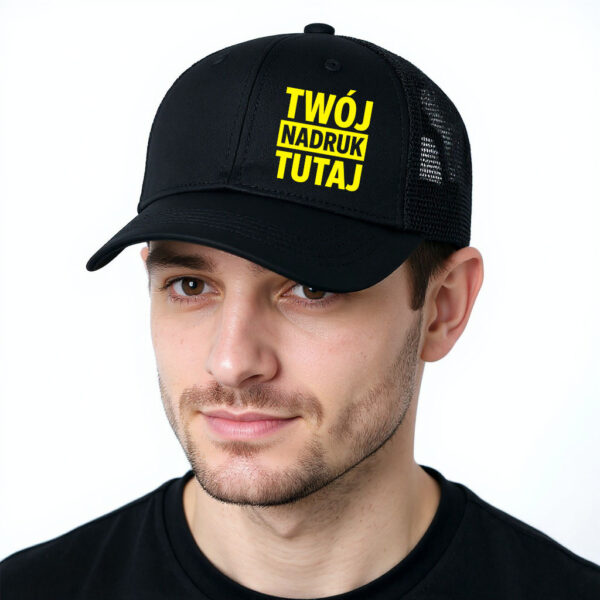Czapka trucker z siatką z tyłu z własnym nadrukiem Czapka trucker z siatką z tyłu z własnym nadrukiem